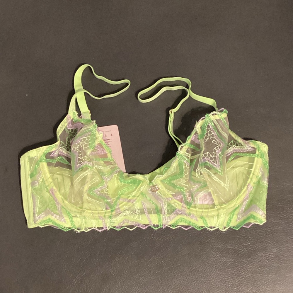 NWT Savage X Fenty Size 36C EMBROIDERED HALF CUP PLUNGE BRA
